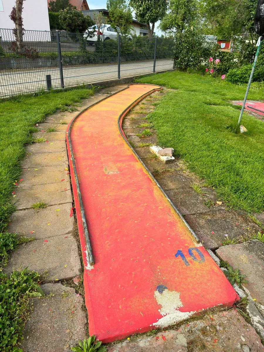 Minigolfanlage – Renovierung (vorher)