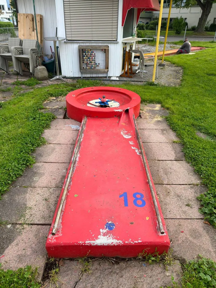 Minigolfanlage – Renovierung (vorher)